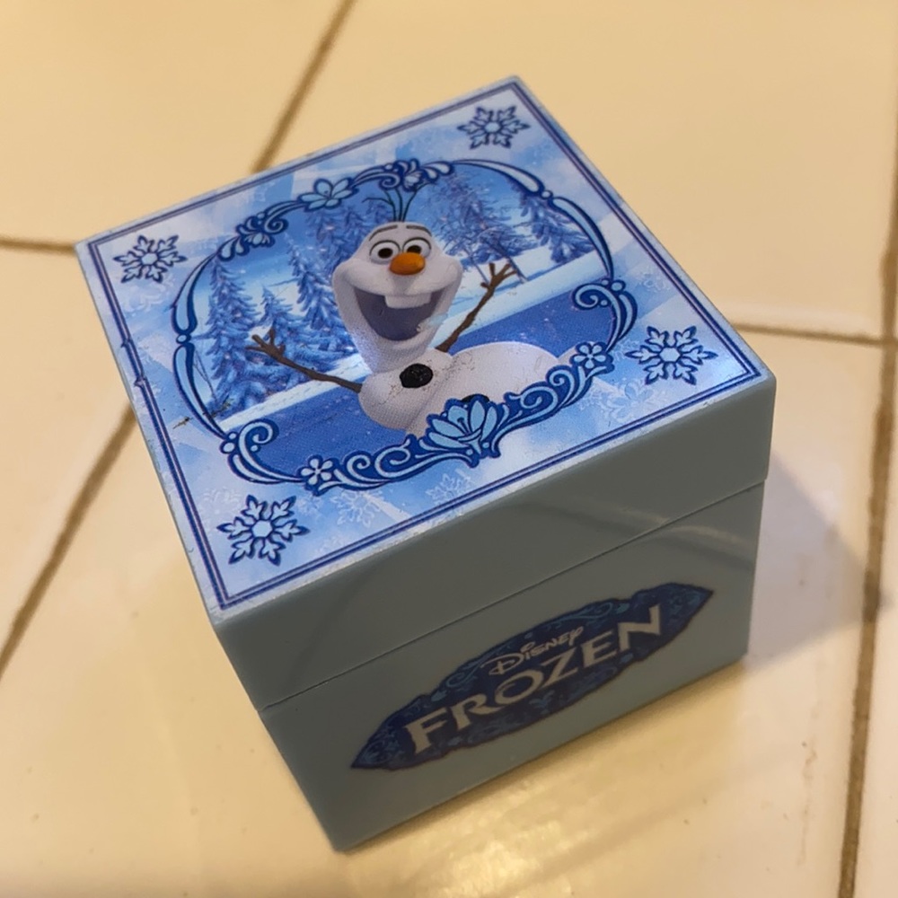 Jewelry box with music in good condition